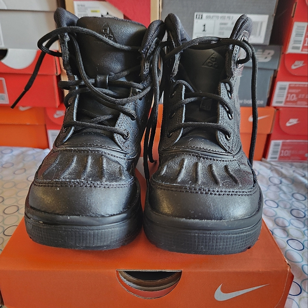 EUC-$25 (1 Pair Left) Nike ACG Woodside High Size 10.5C